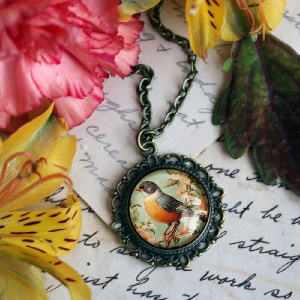 Vintage Robin Bird Necklace - Cottage Core Ornate Pendant - Antique Jewelry - Picture 6 of 6